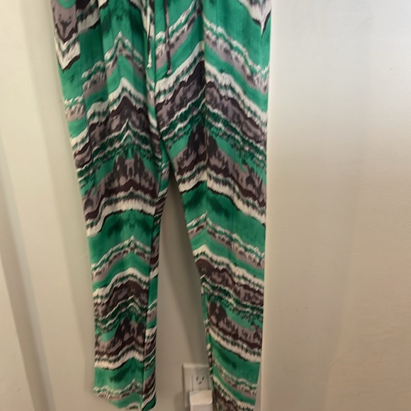 Thasplaramples Romper size medium - Picture 4 of 5